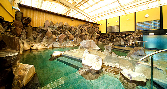 Kikunan, the hot spring of the beauty, enfolds skins softly.